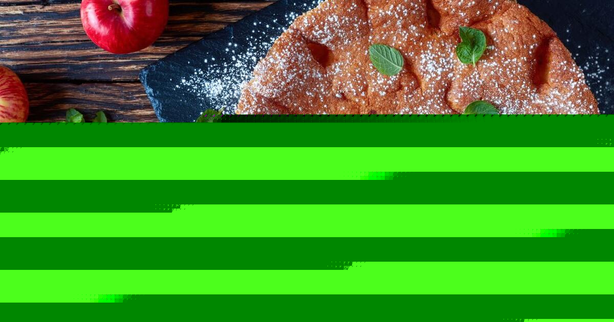 Drėgnas, pigus ir neįtikėtinai lengvas obuolių pyragas rudeniui – nereikės net lupti obuolių