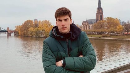 "Moja Jeca nije dete sa posebnim potrebama, ona je posebna osoba sa običnim potrebama" Glumac rano ostao bez oca, pa preuzeo brigu o sestri: "Nije me bilo stid"