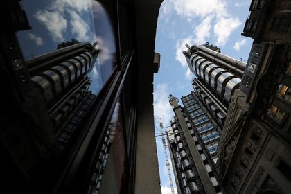 UK business confidence weakens as doubts grow over wider economy