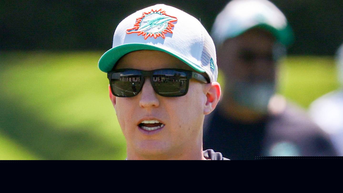 Bobby Slowik is already fixing one issue that plagued the Dolphins' offense