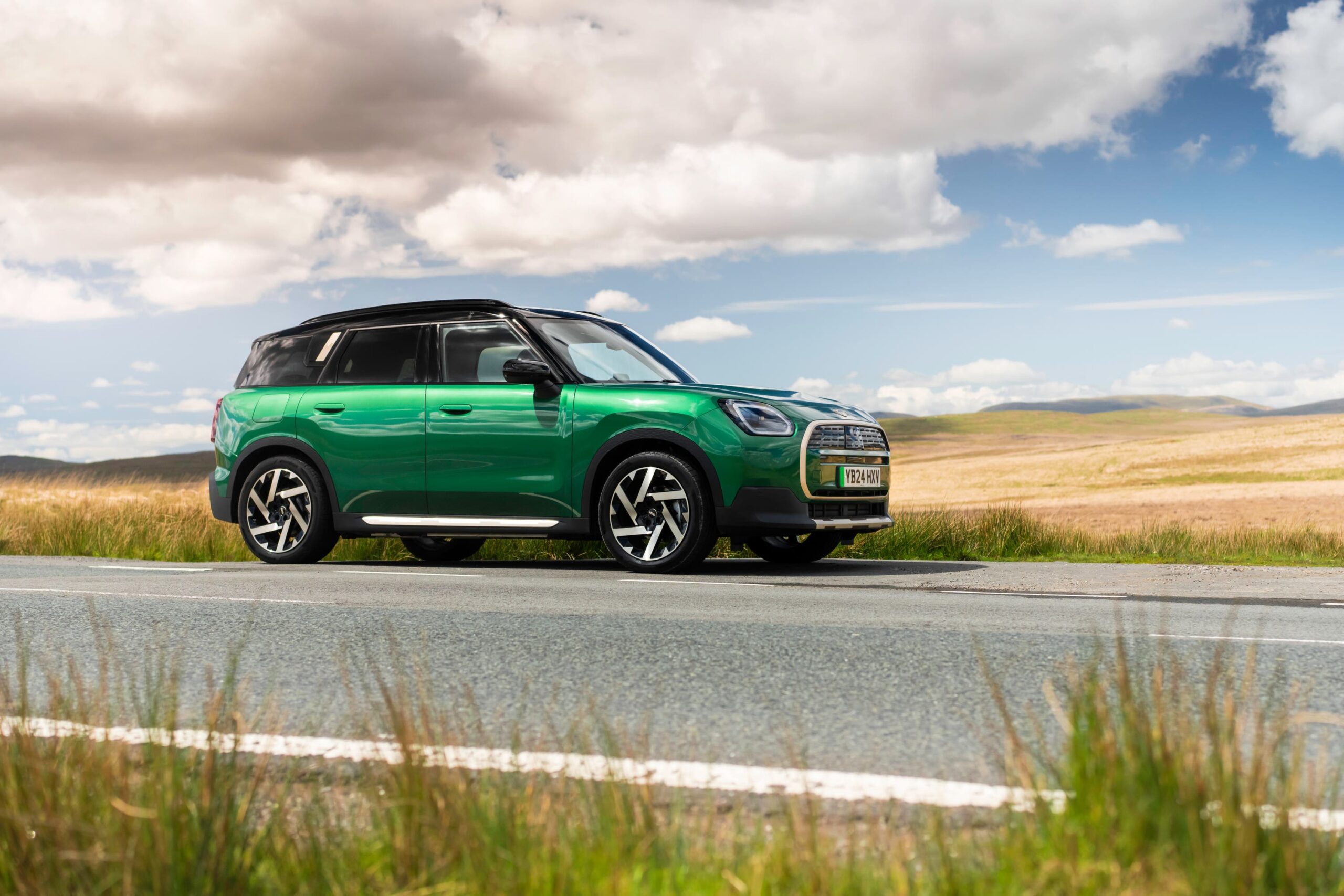 Jan 30: Car finance can’t halt Lloyds profits; Santander to shut banks; ECG for Countryman E