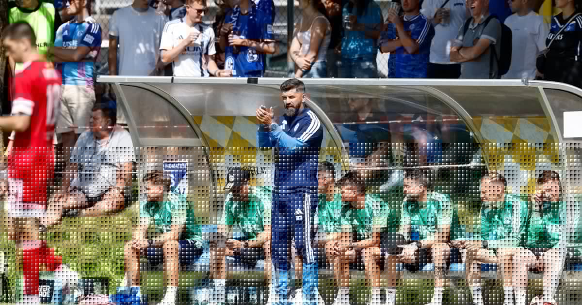 Schalke 04 in Tirol - Das Wappen allein bringt Miron Muslic den Druck