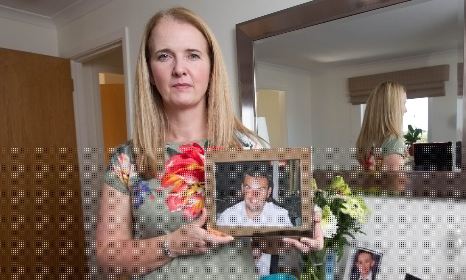 Woman makes tearful return to Dundee on 20th anniversary of brother’s death at work