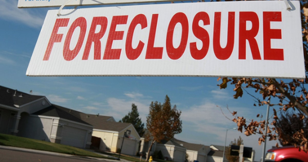 Cash-strapped HOAs ramp up foreclosures against delinquent homeowners: report