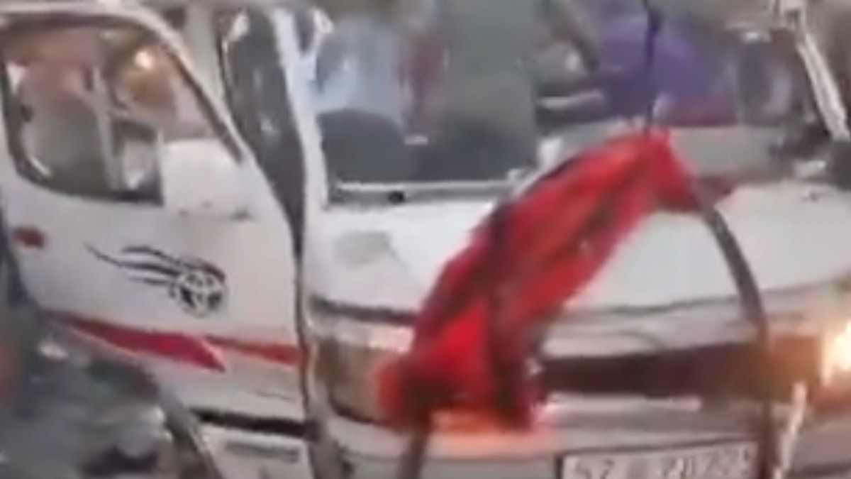 Explosive Device Detonates in Damascus Minivan; At Least 2 Killed, Multiple Wounded | WATCH