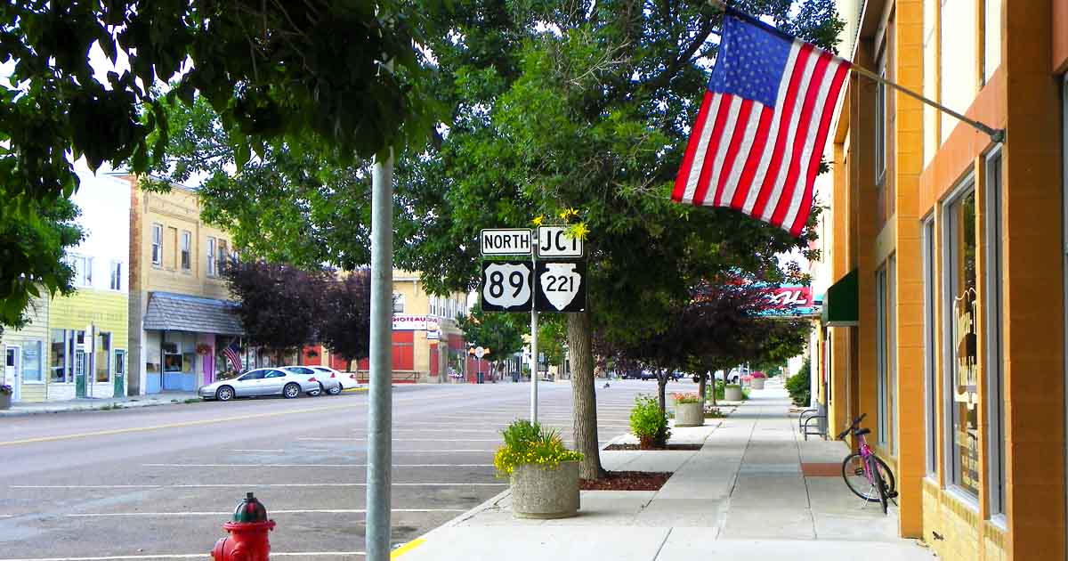 The Picturesque Town In Montana That Feels Like A Cozy Hallmark Movie Set