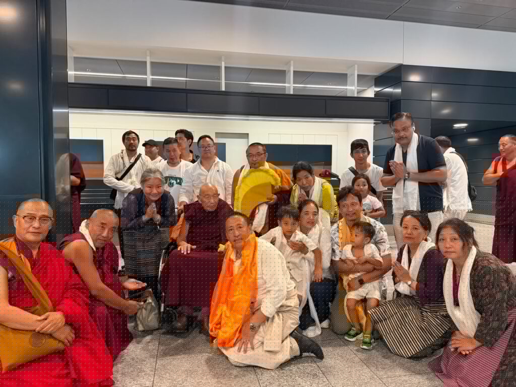 Representative Thinlay Chukki Sees Off the 105th Gaden Tripa on His Return to India