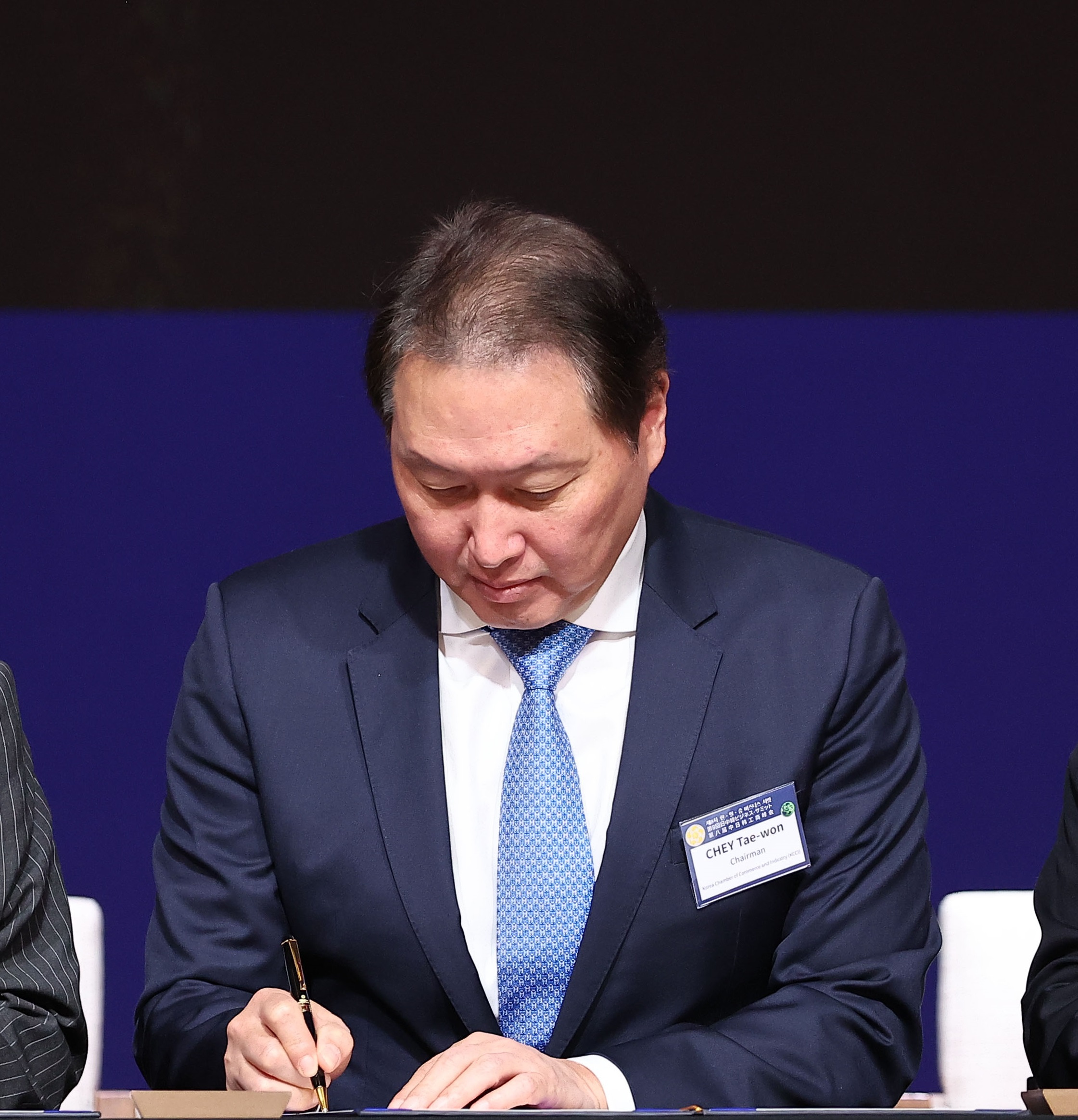 Atenţie la creşterea spectaculoasă a preţului acţiunilor! Divorţul secolului din Coreea de Sud, prin care soţia unui magnat a primit 644 mil. dolari, are la bază creşterea spectaculoasă, cu 2500%, a preţului acţiunilor gigantului SK Group, al doilea cel mai mare producător de chip-uri din lume
