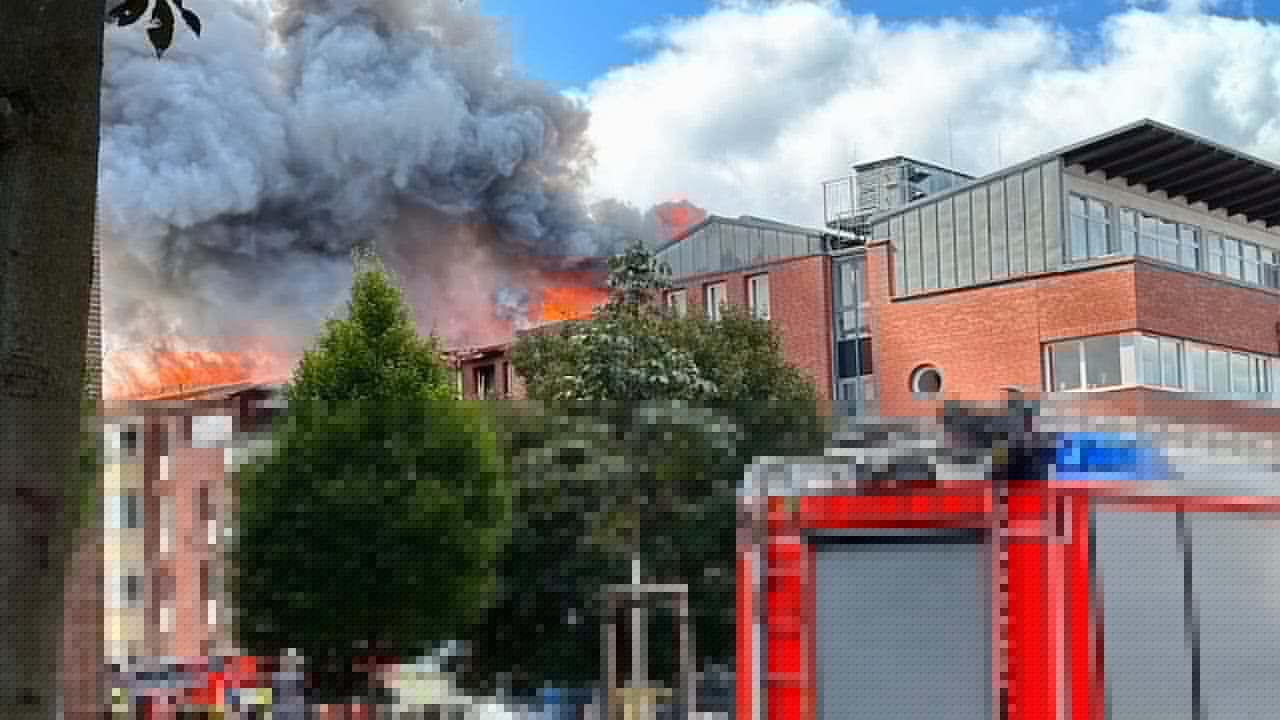 Großbrand in Berlin - Pflegeheim in Flammen!