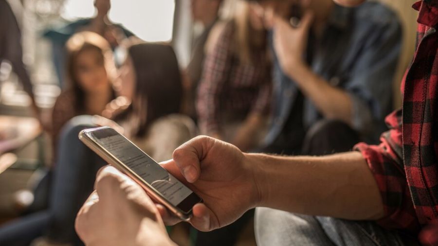Bill in WA Senate would restrict student cell phone use during class time