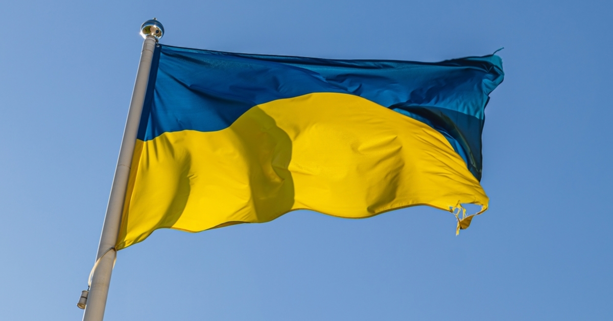 Eltávolították az ukrán zászlót Pristina központjából