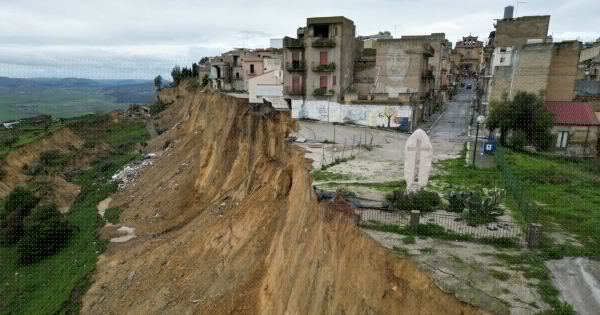 Bonus di 70mila euro per l’ingegnere indagato per la frana di Niscemi. Premiato “per i risultati raggiunti”