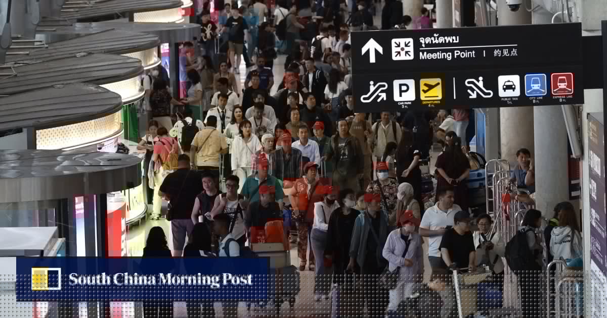 Bangkok airport apologises after clash with Chinese tourists at boarding gate