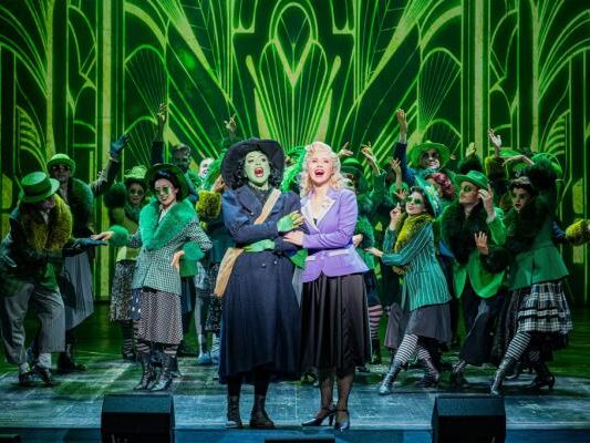"Wicked" zum Saisonauftakt: Ein echtes Hexenwerk in Baden