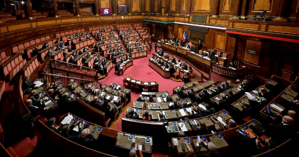 Milleproroghe, inammissibile l’emendamento di Forza Italia che riduceva i tempi delle porte girevoli