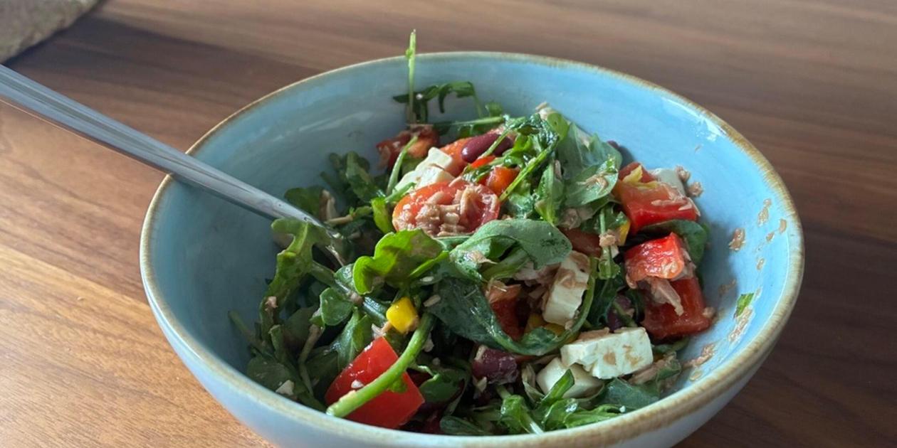Perfekt bei der Hitze: Rucola-Feta-Salat schnell zubereiten