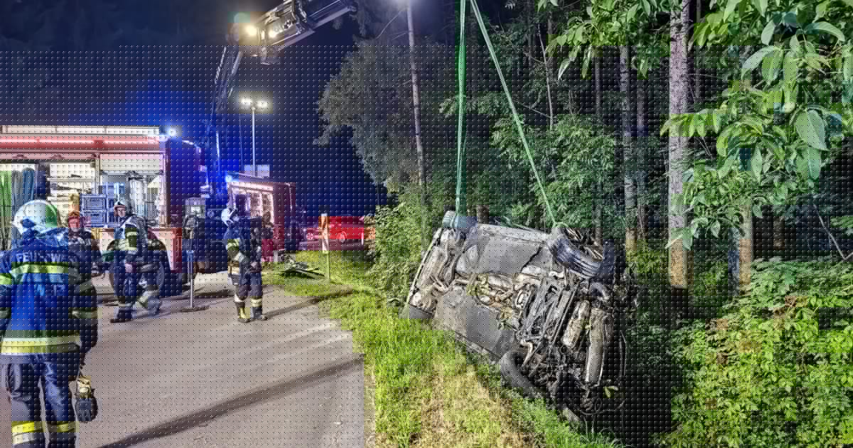 Vier Personen verletzt - Lenker (45) bei schwerem Unfall im Pkw eingeklemmt