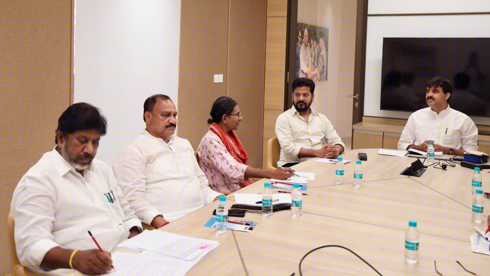 Hyderabad: Why did TPCC Coordination Committee shift meeting venue to Delhi?