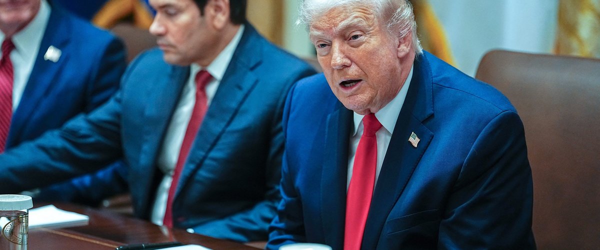 Accusé de dormir en conseil des ministres, Donald Trump a une explication : il "s’ennuie"
