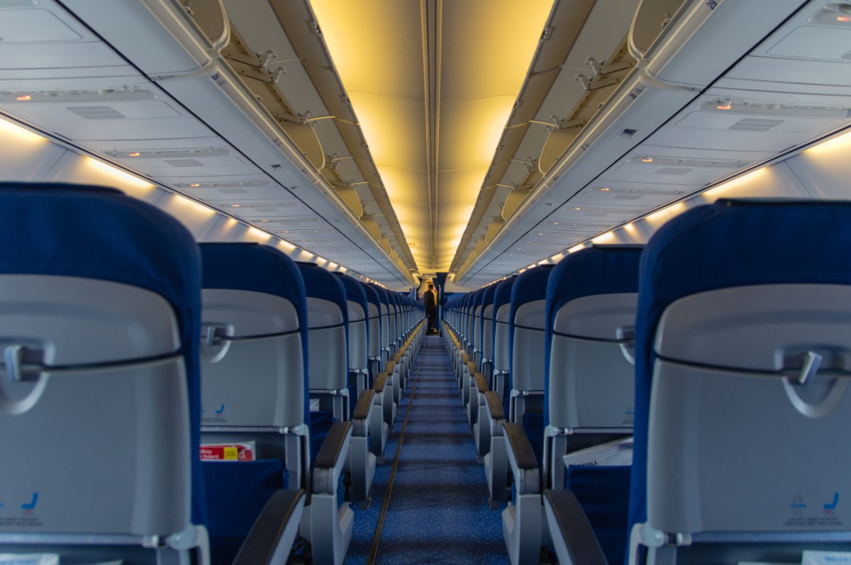 First Class Passenger on 8-Hour Flight Not Ready for 'Major Safety Issue'
