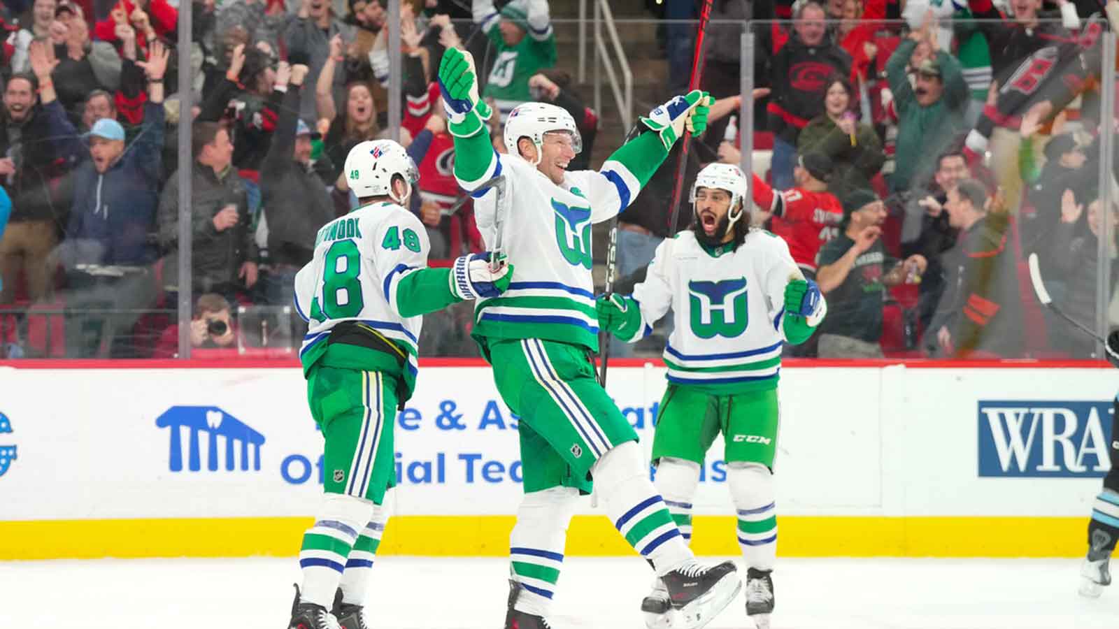 Hurricanes stun Mammoth despite 2-goal deficit in last 2 minutes