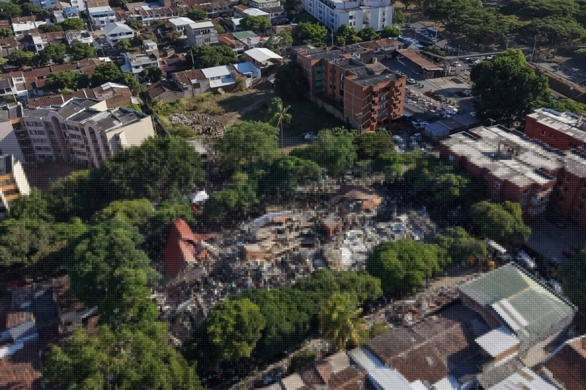 Cali, sob toque de recolher aps terremoto, tem denncias de saques e amanhece militarizada