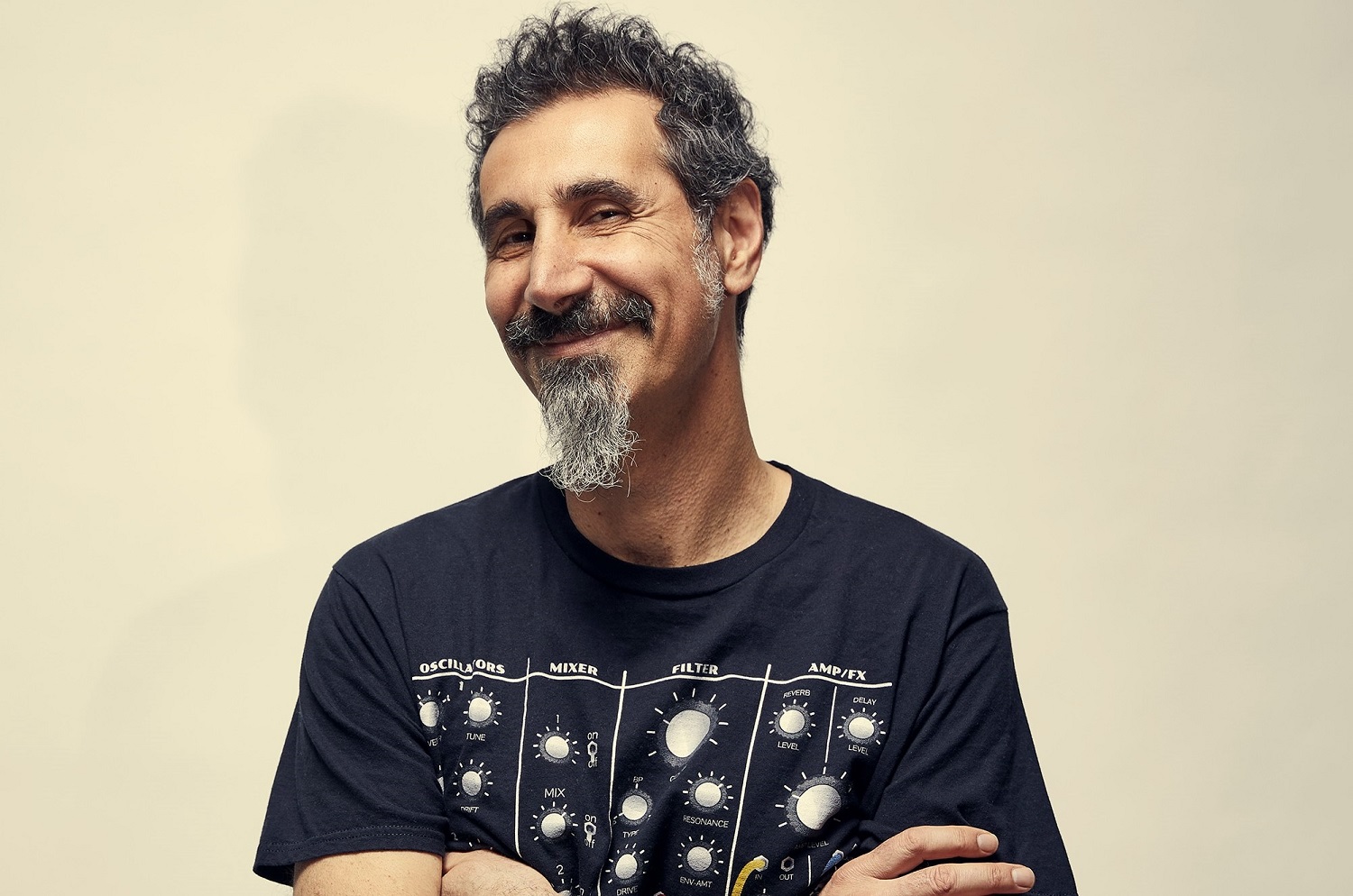 Serj Tankian vihjaa John Dolmayanin Trump-tuen hiipuneen: ”Luulen, että hänkin kyllästyi Trumpiin”