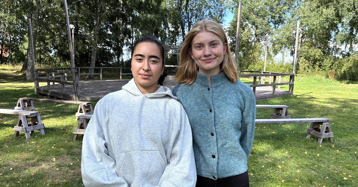 Förstagångsväljarna Ayda och Ester fixar politisk debatt i Hallsberg