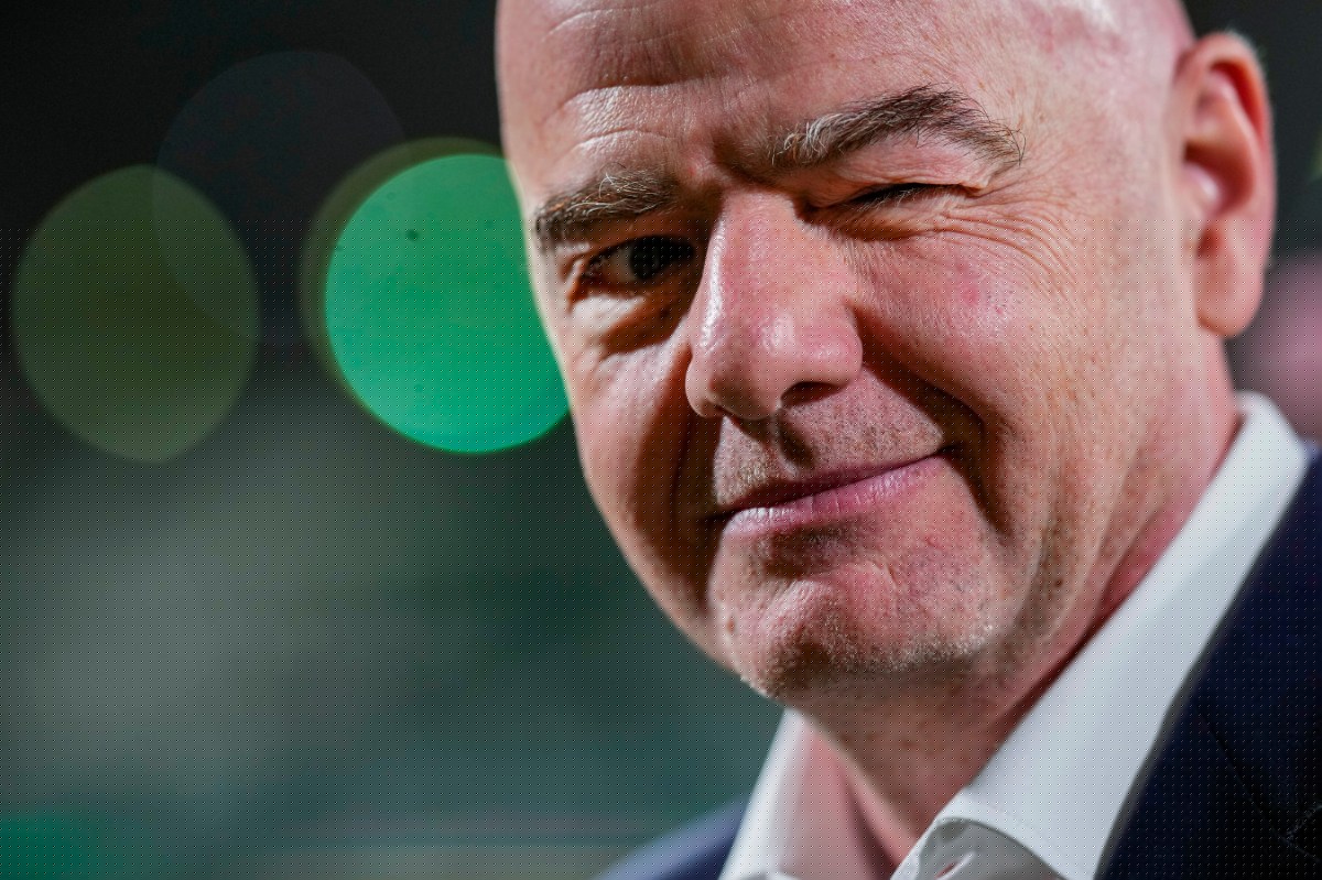 Infantino convoca reunión urgente con altos cargos de FIFA en Marruecos