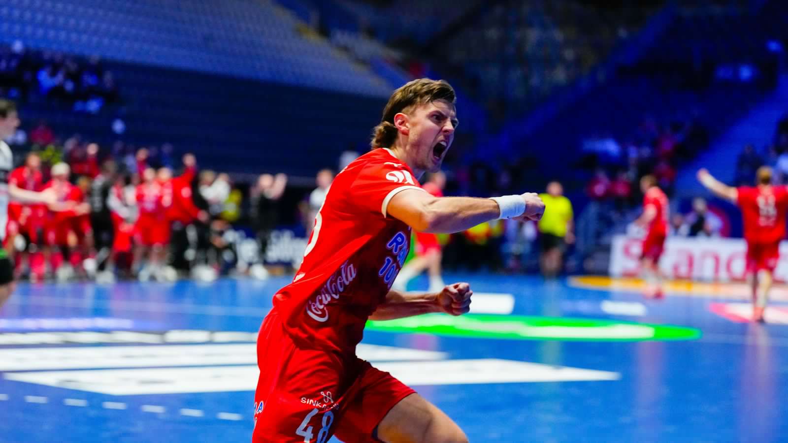 Íslendingaliðið í undan­úr­slit