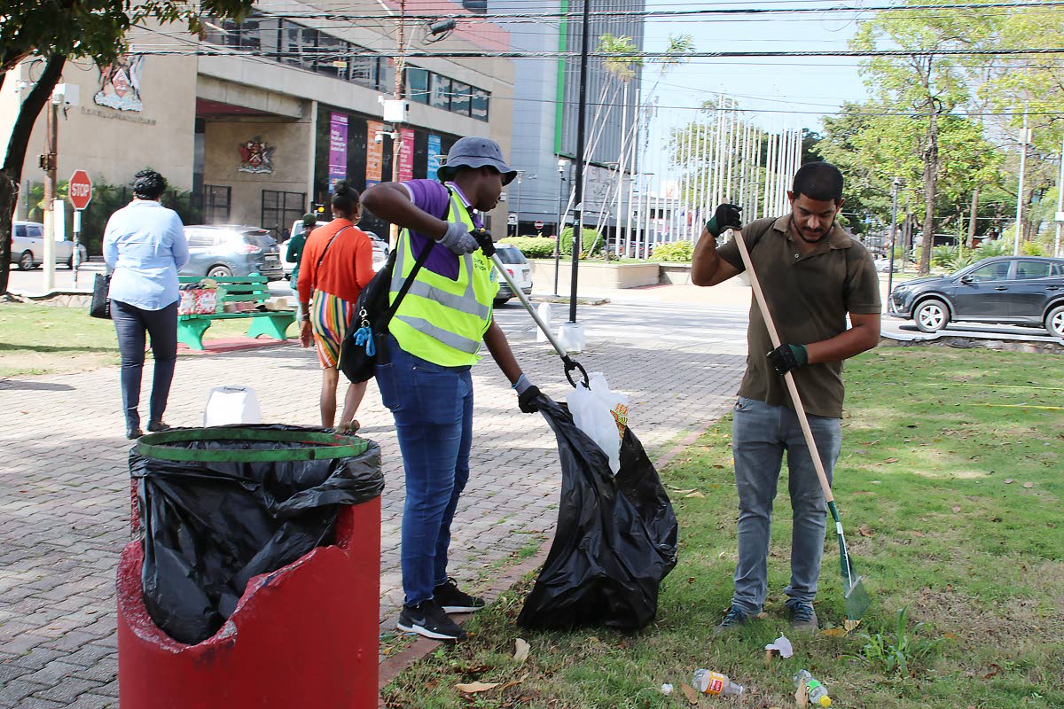 500 PoS workers sent home; mayor warns of sanitation crisis