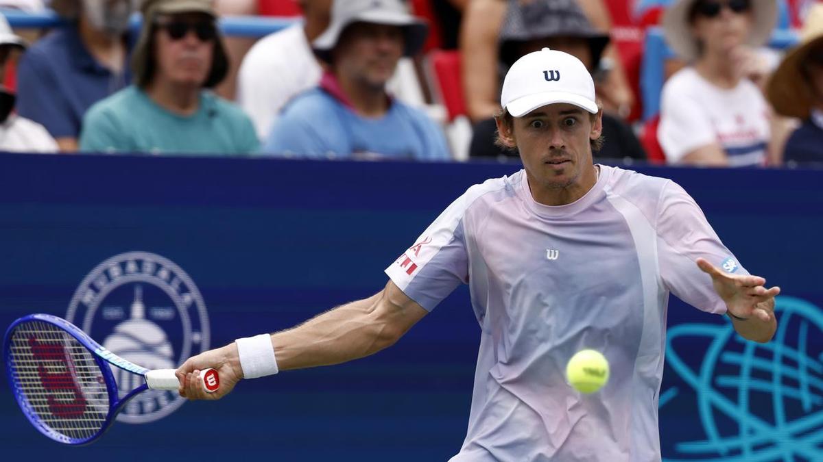 Alex de Minaur eases past Cruz Hewitt in all-Aussie tussle