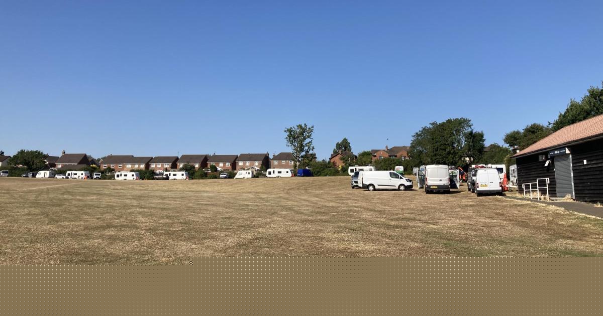Travellers who 'cut padlock' to enter Basildon park ordered to leave