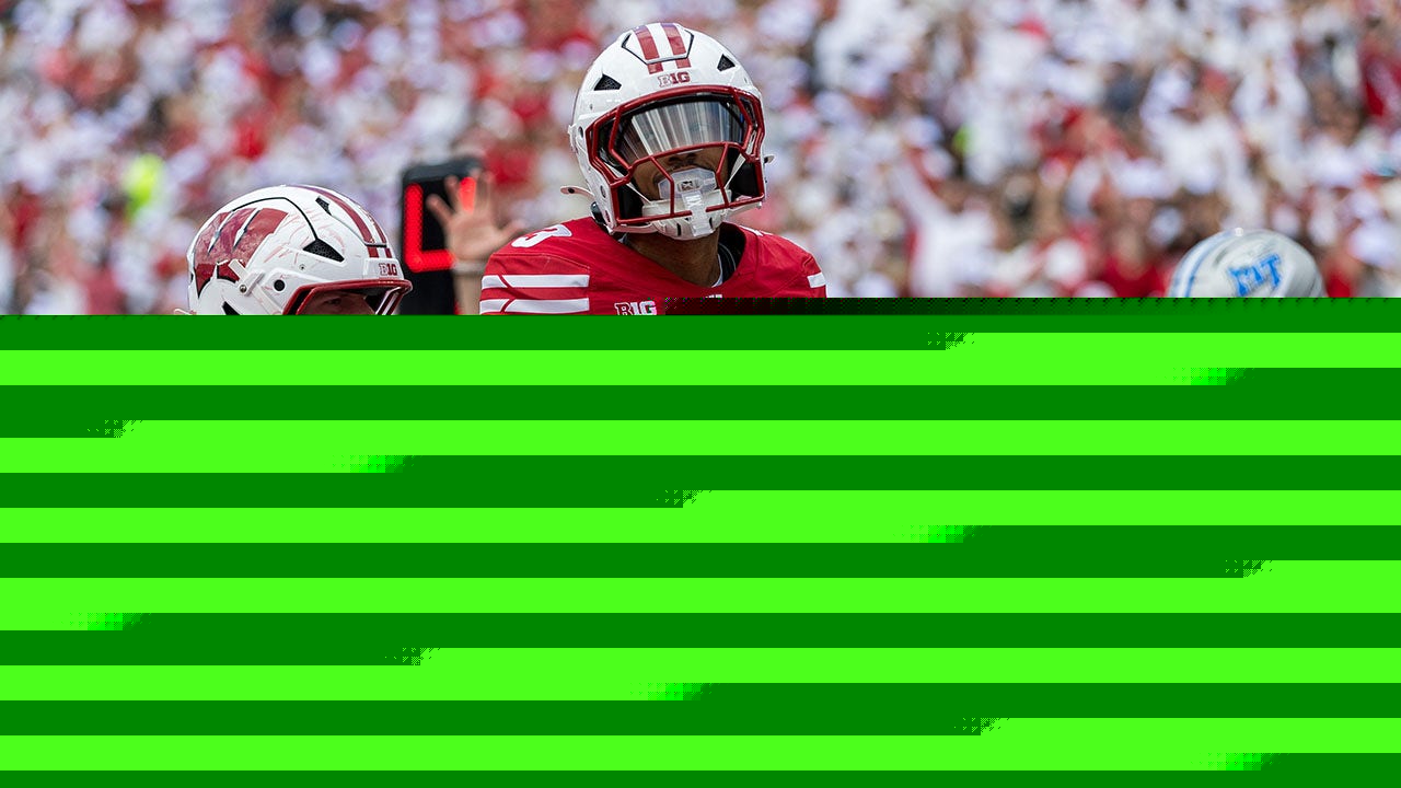 Wisconsin Badgers rout Middle Tennessee State, O'Neil throws 3 TDs