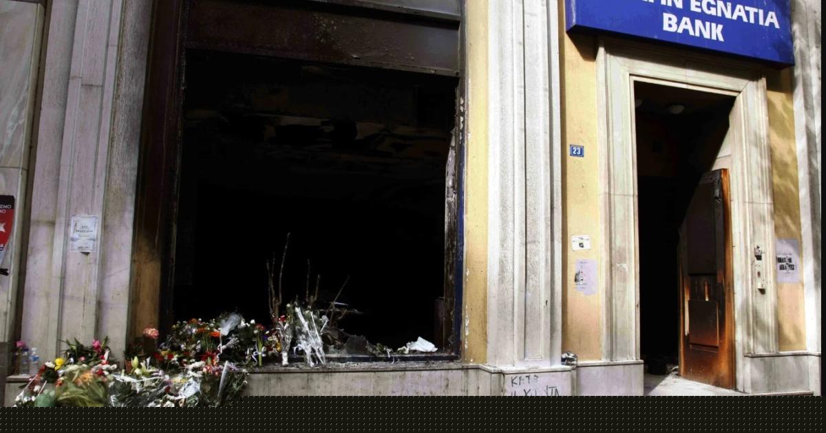 Τραγωδία στη Marfin: Έφτασε στην Ελλάδα η 46χρονη κατηγορούμενη που είχε συλληφθεί στο Λονδίνο