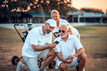 Active social life may help improve cognitive health in older people