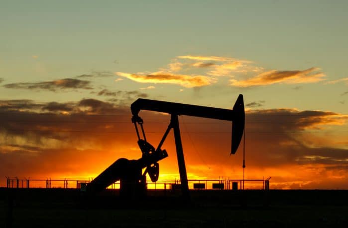 Oil prices fall for second week, boosting gold amid US-Iran diplomacy