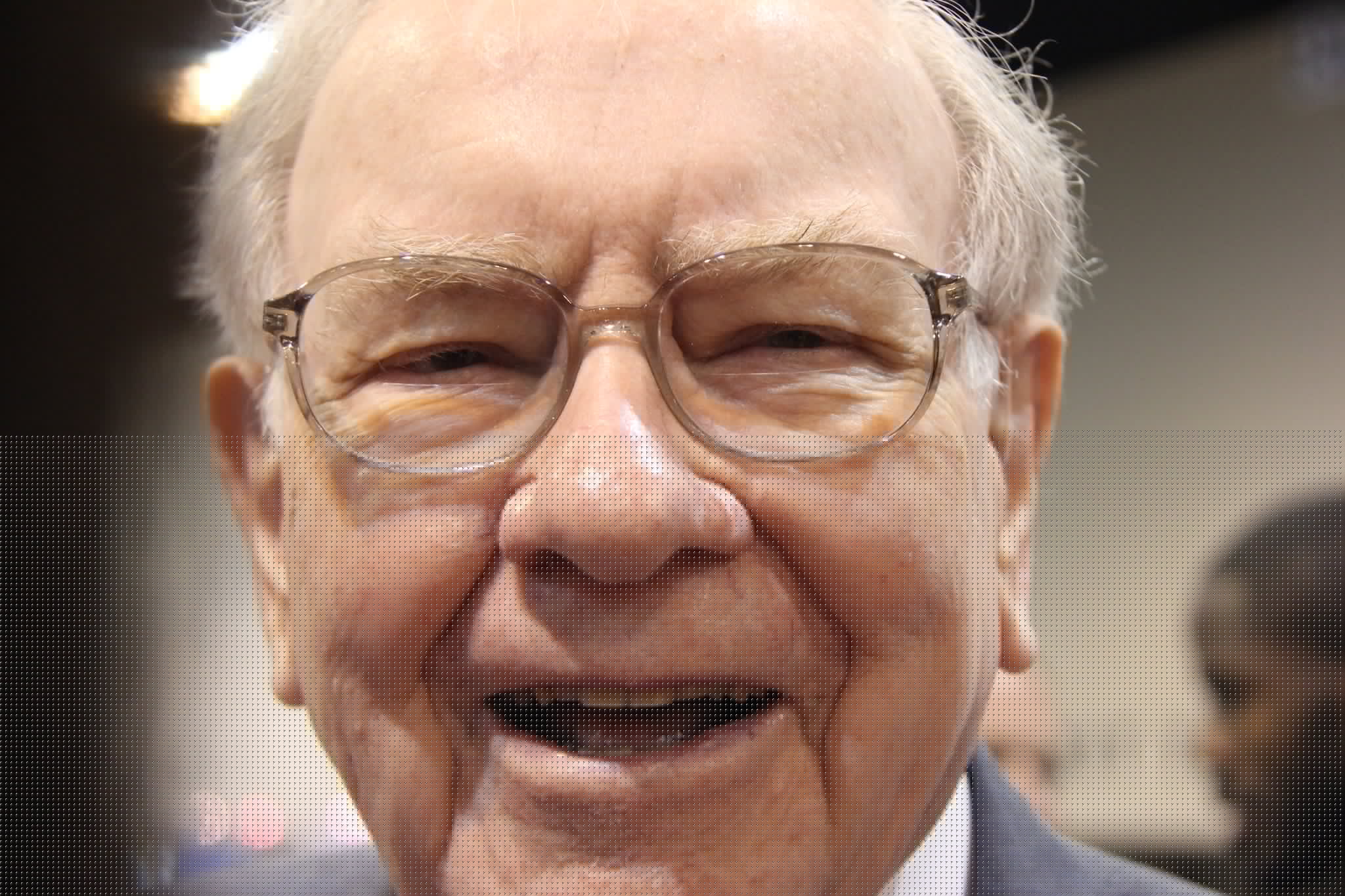 6 Stocks Billionaires -- Such as Warren Buffett and Bill Ackman -- Recently Bought -- Including UnitedHealth and Amazon.com