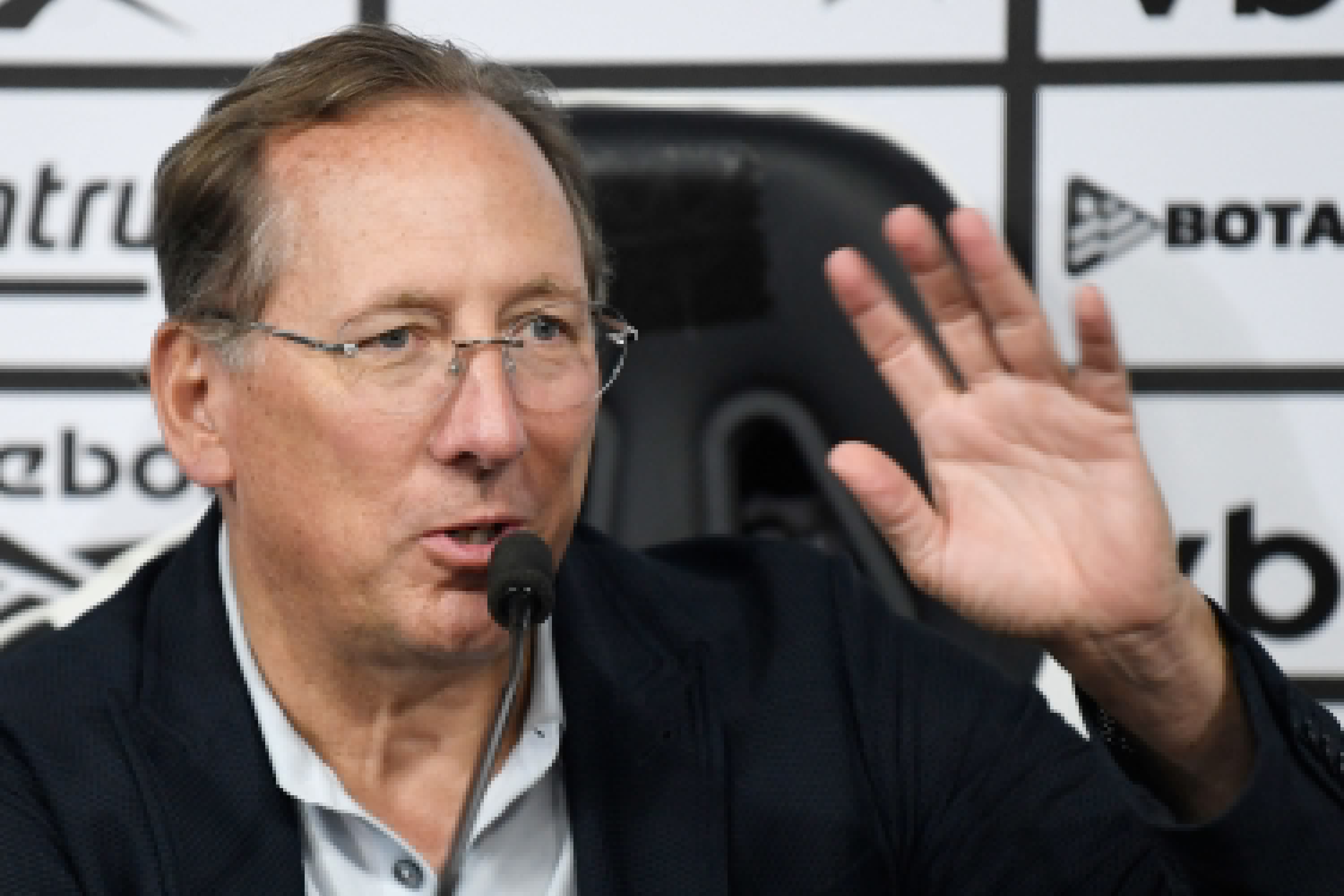 Ex-Botafogo, John Textor sofre derrota na Justiça da Inglaterra e é condenado a pagar R$ 500 milhões à Iconic