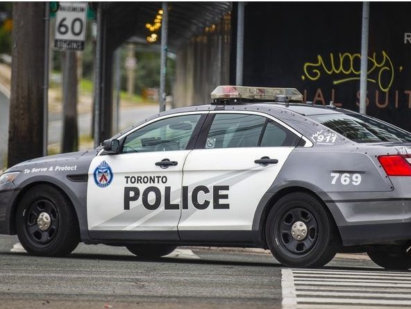2 men charged following gunpoint robbery, police chase in Toronto; Cops probing east-end assaults