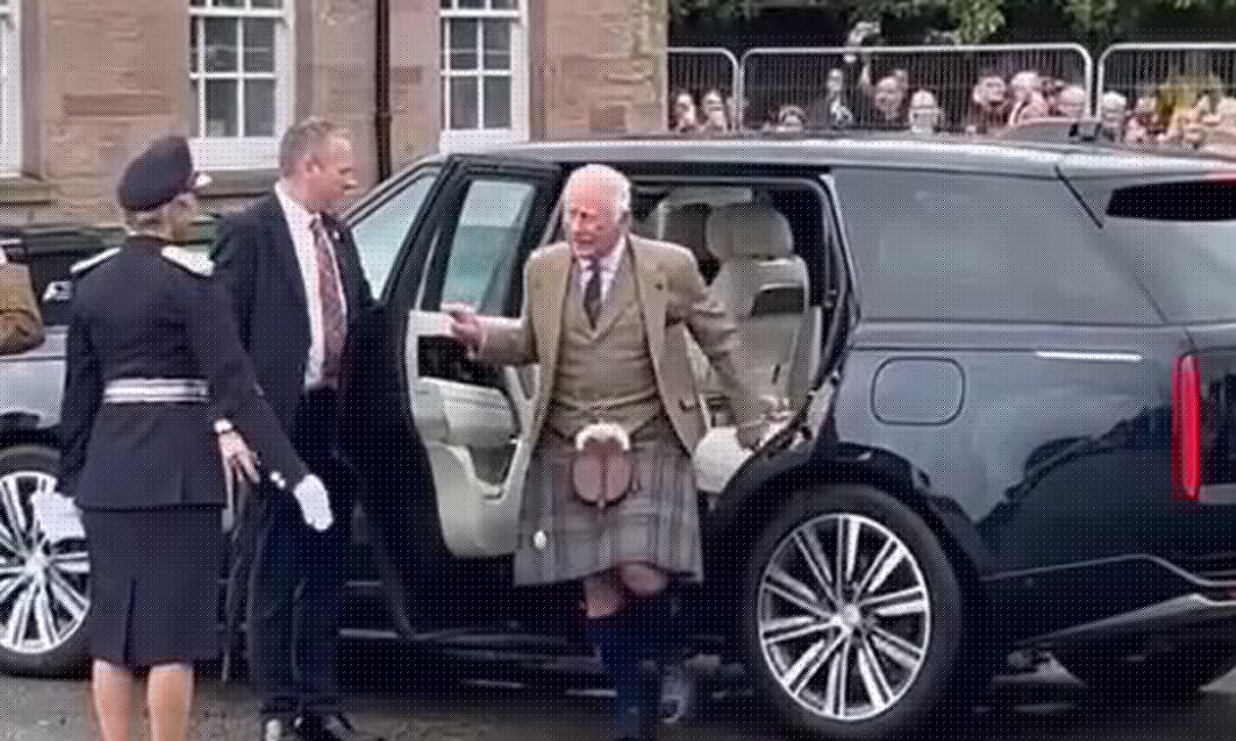 King arrives in Dingwall to celebrate town’s 800th birthday