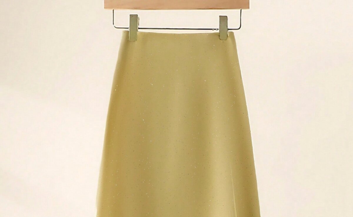 Falda elegante y luminosa por 19 euros, descubre el diseño low cost que enamora