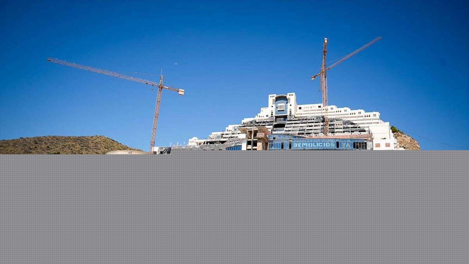 Greenpeace pide iniciar ya la demolición del hotel de El Algarrobico y restaurar la playa