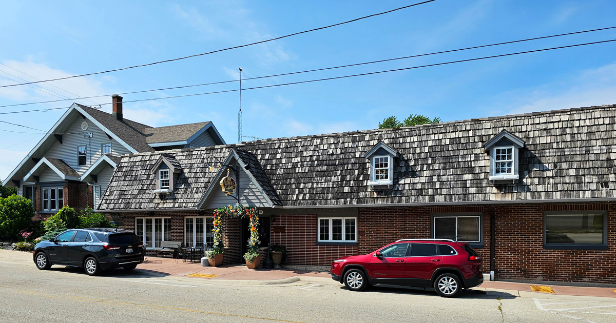 The Prime Rib At This Old-Timey Supper Club In Wisconsin Is Out-Of-This-World Delicious