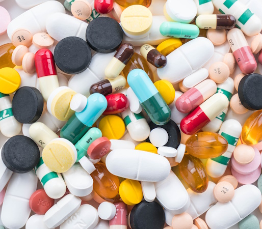The Supplements Longevity Experts Actually Take—and Which Ones They Skip