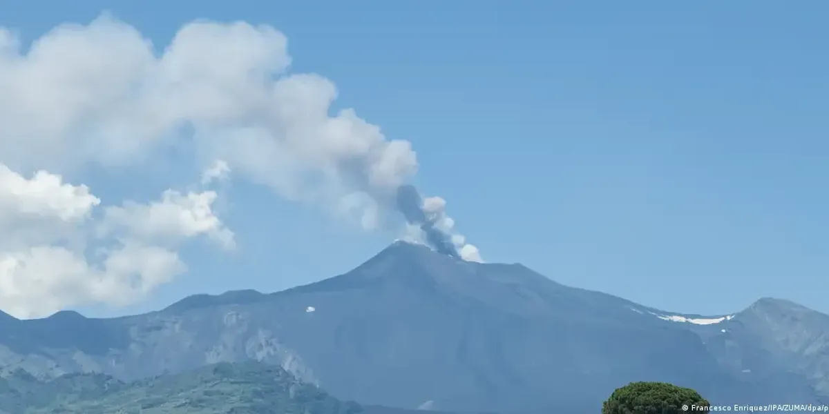 Itali: Shpërthimi i Etnës bllokon mijëra turistë në Sicili