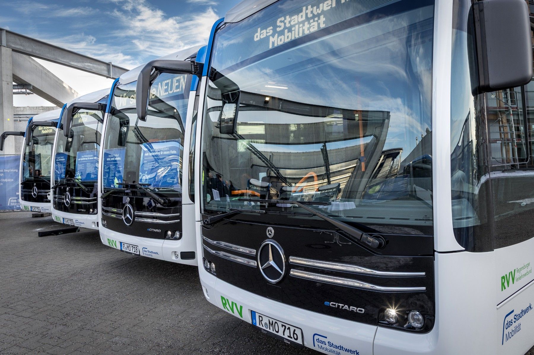 Daimler Buses liefert acht eCitaro G nach Regensburg