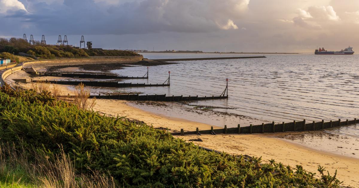 Family-friendly Essex beach hidden away that locals say is like 'being in Spain'