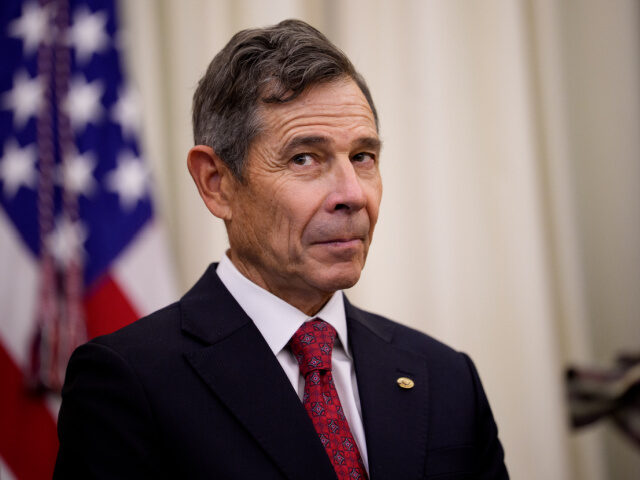 Utah GOP Sen. John Curtis Amnesty Plan Aims for Millions More Legalized Migrants Sen.