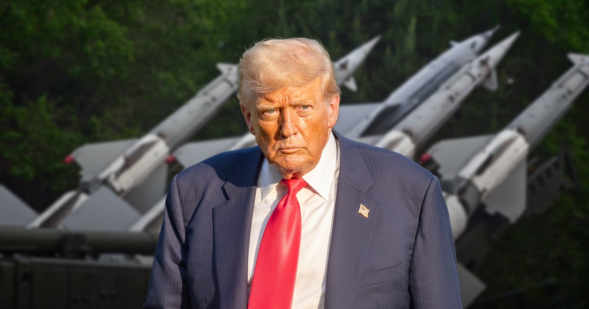 Trump rechaza escasez de armamento ante guerra con Irán: ‘Tenemos una enorme cantidad de municiones’